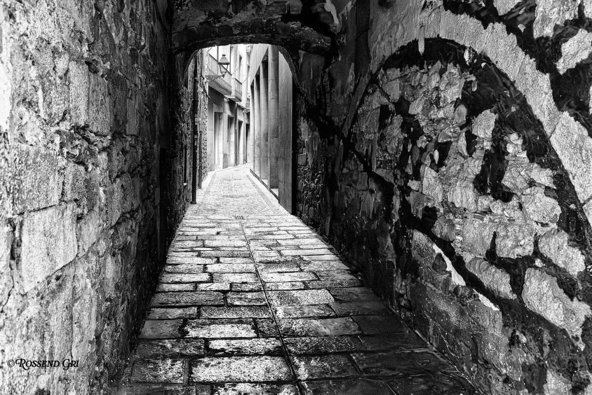 ROGRCA's tweet photo. Rossend Gri ha compartit una foto amb l' aplicació Flickr. Vers la Llum
#photo #blackandwhite #StreetObserver #nikonphotogrphy #Girona
https://t.co/Hm9tC6MEsm https://t.co/JT58uAul21