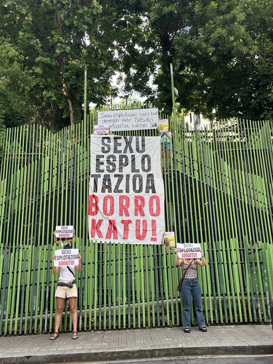 Itaia_Bilbo's tweet photo. 🔴 ADI Sexu esplotazio sare bat desegin dute Bilboko etxebizitza batean!

Egoera ekonomiko eta sozial miserableek baldintzatuta, emakume askok beren jatorrizko herrialdea utzi, eta beren burua prostituitzera behartzen dituzten sexu-esplotazio sareetan amaitzen dute. https://t.co/L1Br8LtIEr