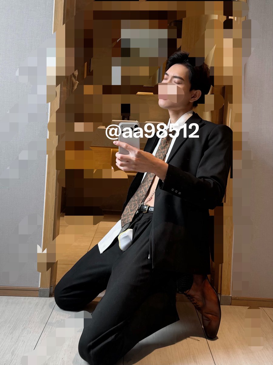 aa98512's tweet photo. 正装反差👞 https://t.co/92rb8wxYQB