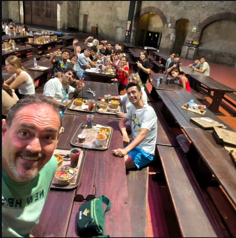 Bouchra565474's tweet photo. El mejor día de mi vida con mis personas favoritas 🥺#Islamagica #Sevilla https://t.co/XbAz55ly5o