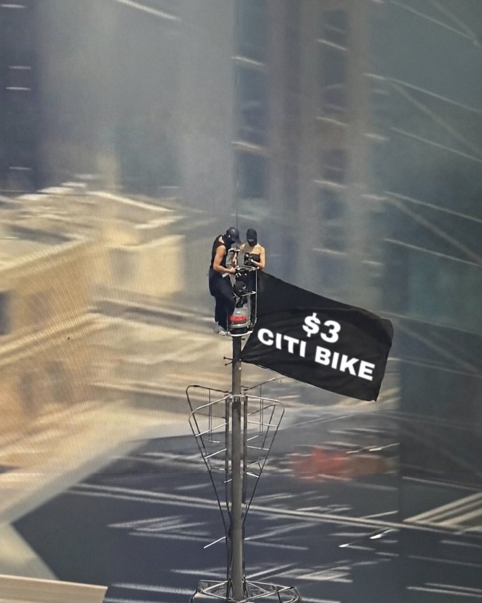 TransAlt's tweet photo. 🤯 https://t.co/Exjeqkaa5x