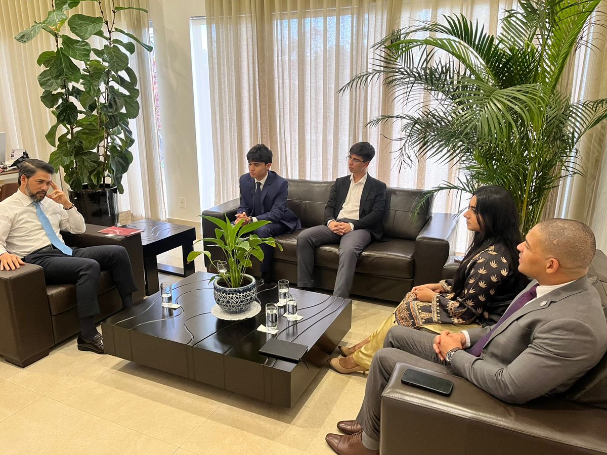 RDenBrasil's tweet photo. El embajador de la República Dominicana en Brasil, S.E. Robert Takata, acompañado del Tercer Secretario Ariel Liranzo, recibió a representantes del Americas Model United Nations (AMUN). https://t.co/IFxHgIFwsz