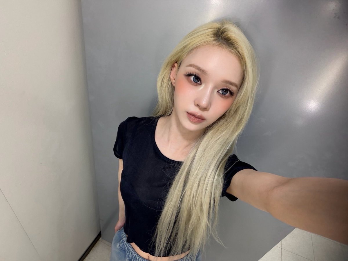 waepples's tweet photo. sorry but kenapa ya lately jm sering nunjukin sisi 'dom'nya atau bahkan handsomenya while mj nunjukin sisi princessnya (i LAF this)◔◡◔ https://t.co/dylscYNBWX
