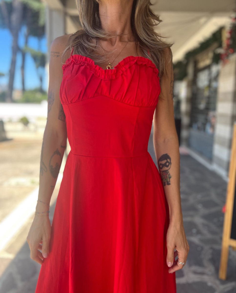 Claudette__'s tweet photo. Abito lungo in cotone, spalline fine non regolabili. Parte posteriore elasticizzata.
Disponibile solo in rosso. https://t.co/baeY6lcEot