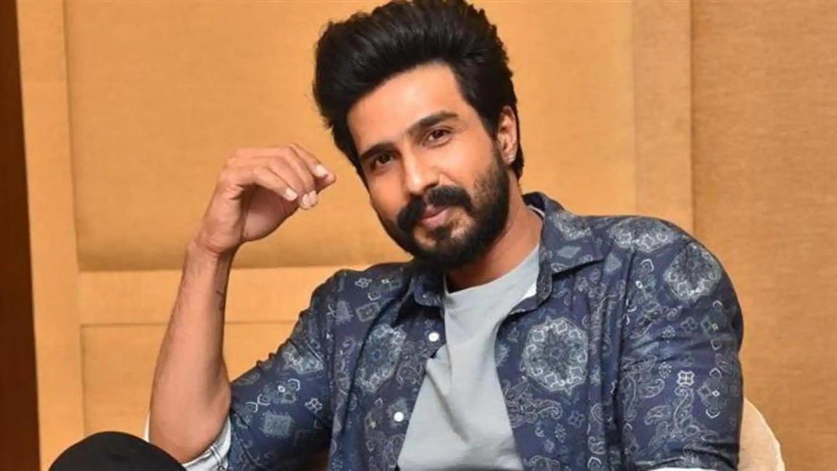 Unmai_Kasakkum's tweet photo. விஷ்ணு விஷால் நடித்தது ஒரு 10 படங்கள் தான் இருக்கும். அதில் 99% படங்கள் தரமானவை

ஐட்டம் படங்களில் நடித்து ஐட்டங்களை வைத்து ஓட்டு கேட்ட இழிவான நபர்களை போன்ற ஆளல்ல விஷ்ணு விஷால்

விஷ்ணு விஷாலின் படங்களுக்கு நிகராக உங்களின் ஒரே ஒரு தெலுங்கல்லாத நேரடி தமிழ் படத்தை காட்டிவிட்டு பேசலாம்