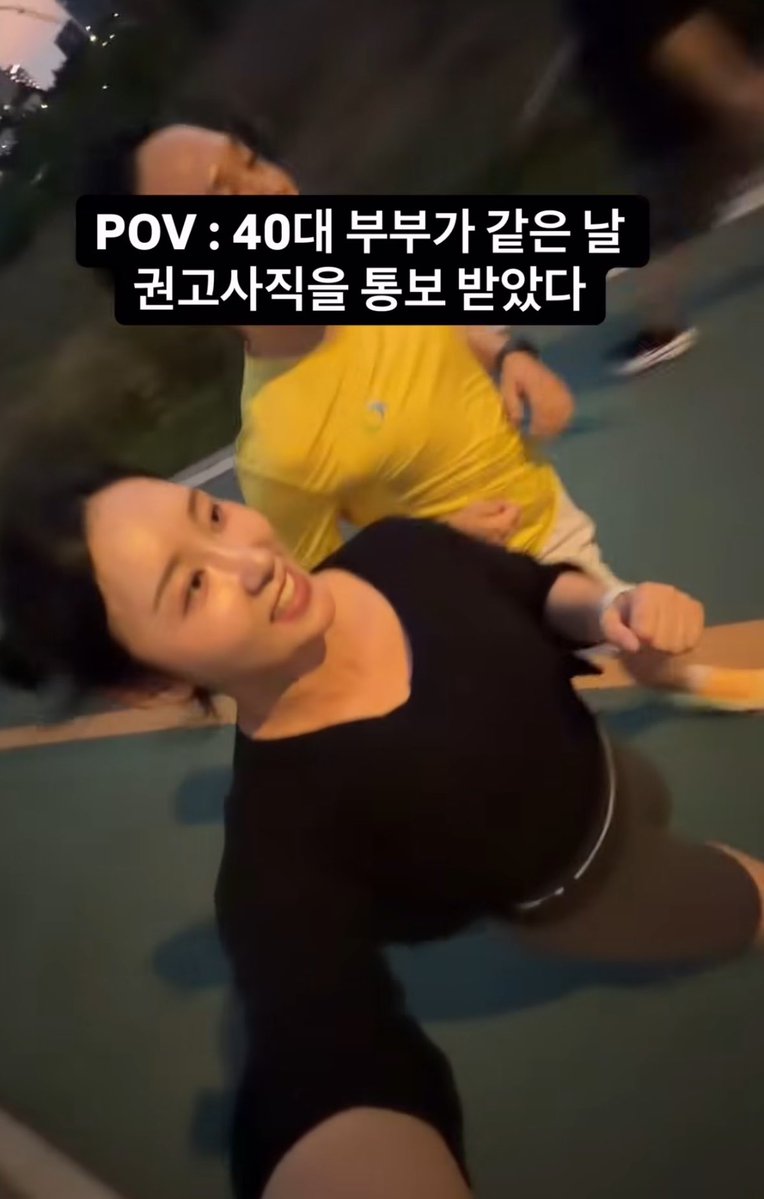 Muzin1235pao's tweet photo. 40대 부부가 같은 날 권고사직 당했음.

요즘 주식이 좋지만 내수 경기는 박살 그 자체
이렇게 말하면 가슴 아프지만 이제 시작이라고 생각함. 

대기업 삼전닉스 제외하고 모든 기업들의 정년이 빨라지고있음. 40대 대리 쓸바에 신입 더 뽑는 다는 말인데 신입도 중고 신입 원함.

이직하려고 해도 나이가 있으니 힘들고 경력이 너무 좋아도 안되고 언더밸류해서 입사하는 사람들이 많음. 지금 한국의 선택지는 갈수록 없고 양극화는 더 심해지고 있음.

나이가 들수록 얼마나 오랫동안 일할 수 있는지가 직업 선택에 더 큰 영향을 미친다.