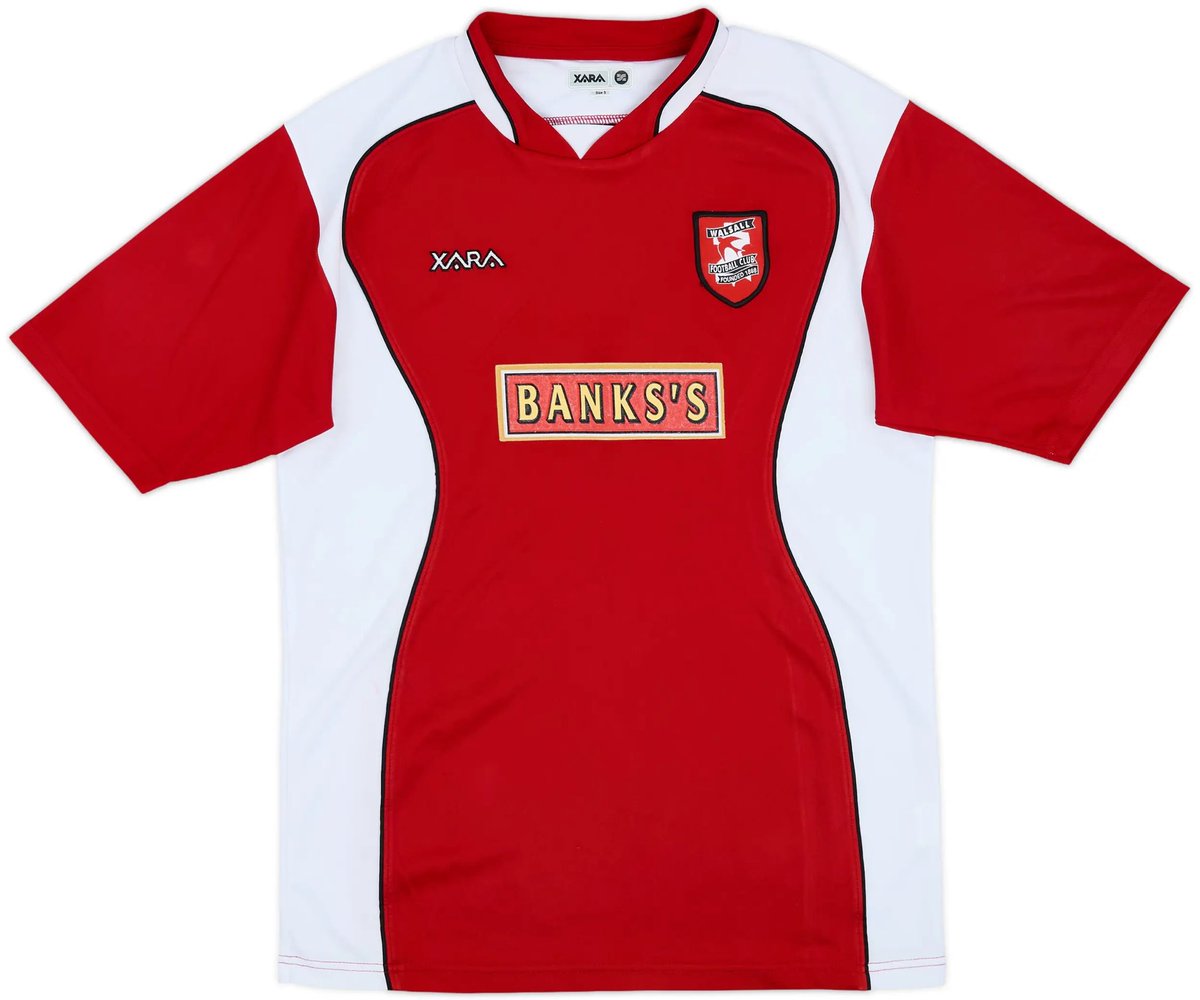 ribbonpodcast's tweet photo. We have about 10 days before we finally get to see the latest batch of kits and the wait is killing Harley. 

With that in mind what are the best kits we’ve had over the past 30 years? 

For me the 2003-04 home kit is an absolute peach. https://t.co/swyBSp6DxI