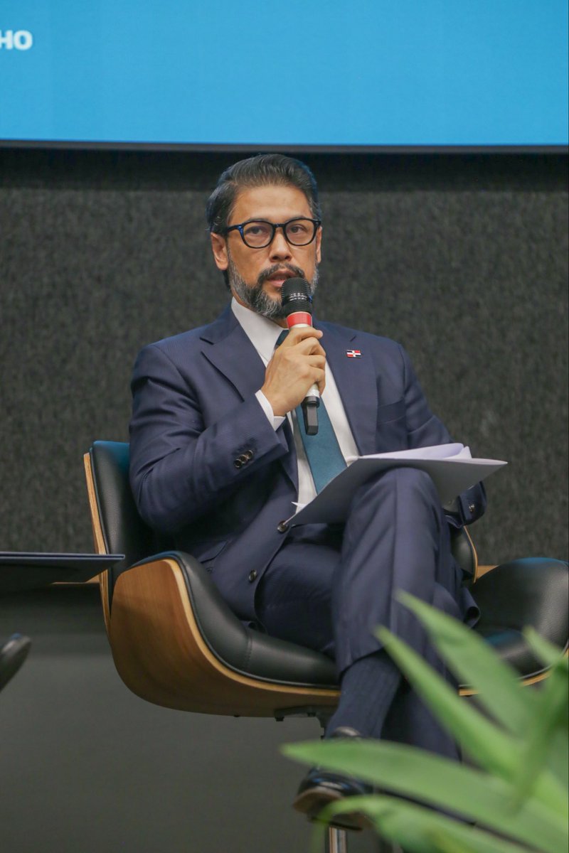 RDenBrasil's tweet photo. El embajador Robert Takata participó en la apertura del 2.º Seminario Internacional de Contrataciones Públicas para el Desarrollo Sostenible, donde formalizó la adhesión de la República Dominicana a la Declaración de Belém. https://t.co/4R8O9S5TCO