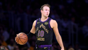 WolfandLuke's tweet photo. Today's guests:

10:15 a.m. - Apple TV MLB reporter @HeidiWatney 

11:00 a.m. - @Dbacks broadcaster @Jody_Jackson 

11:30 a.m. - @Lakers analyst Mychal Thompson

Listen: 98.7, the @AZSports app &amp; https://t.co/9uAFYAtJ6I

Watch: https://t.co/kUfXFNNChc https://t.co/C6Gkn4SWVj