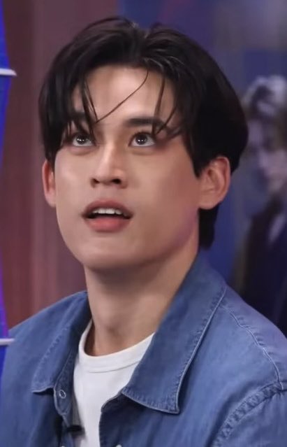 Jreynotsure's tweet photo. พี่ปรือ                                      น้องแป๋ว https://t.co/XCEUknGgQF