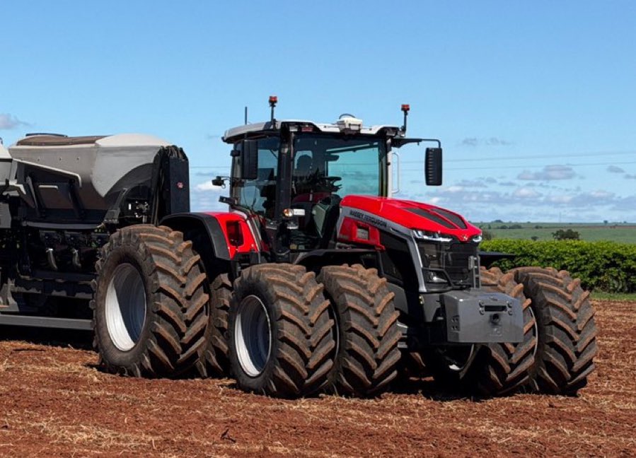 sixtythreenews's tweet photo. 🇬🇧 | George says he never had the dream of winning the British Grand Prix when he was younger because it seemed so unattainable. 

Instead, he dreamed of owning a Massey Ferguson tractor 🚜 

😭😭😭😭😭

[@ChrisMedlandF1] #F1 #BritishGP https://t.co/3MyyEzBrk5