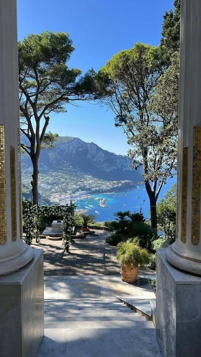 echoesofworld's tweet photo. Lake Como, Italy https://t.co/sZUh71kAtD