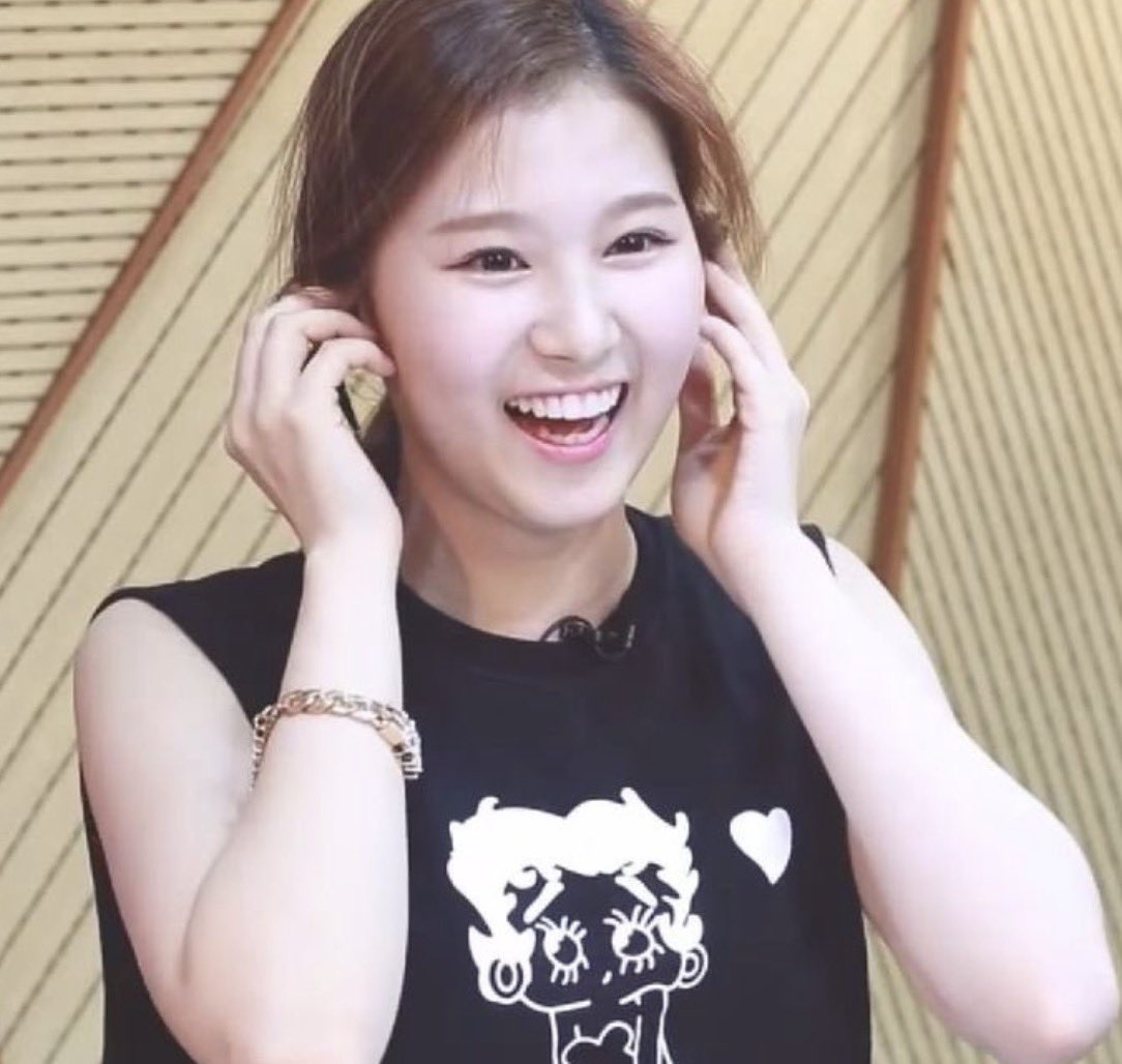 astralxvoid's tweet photo. @thinkaboutcups using a pic of Jisoo with terrible lighting thinking you did something😭 fucking retard. this is why nobody takes onces seriously bc within the pictures of sana i showed, where you see fine at? lol https://t.co/NPQeYfLtDJ