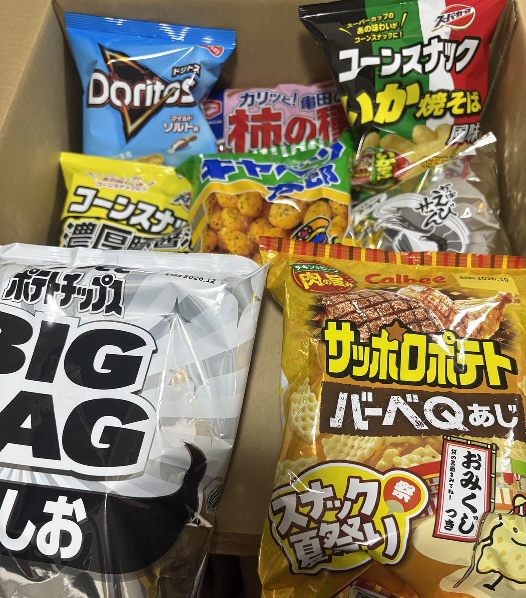 Cafedeyoumaster's tweet photo. ひろからの頂き物

銀座メゾンのフィナンシェ、キルフェボンの桃のゼリーと焼き菓子、ハバネロソース、ピスタチオスプレッド、紅茶や椎茸やはちみつ酵母のクッキー
大量のスナック

枠内で食べた椎茸のクッキーは、ほぼ味噌ラーメンの味がしました

面白いもの、美味しいそうなものを沢山ありがとう！ https://t.co/RXceBmrrfC