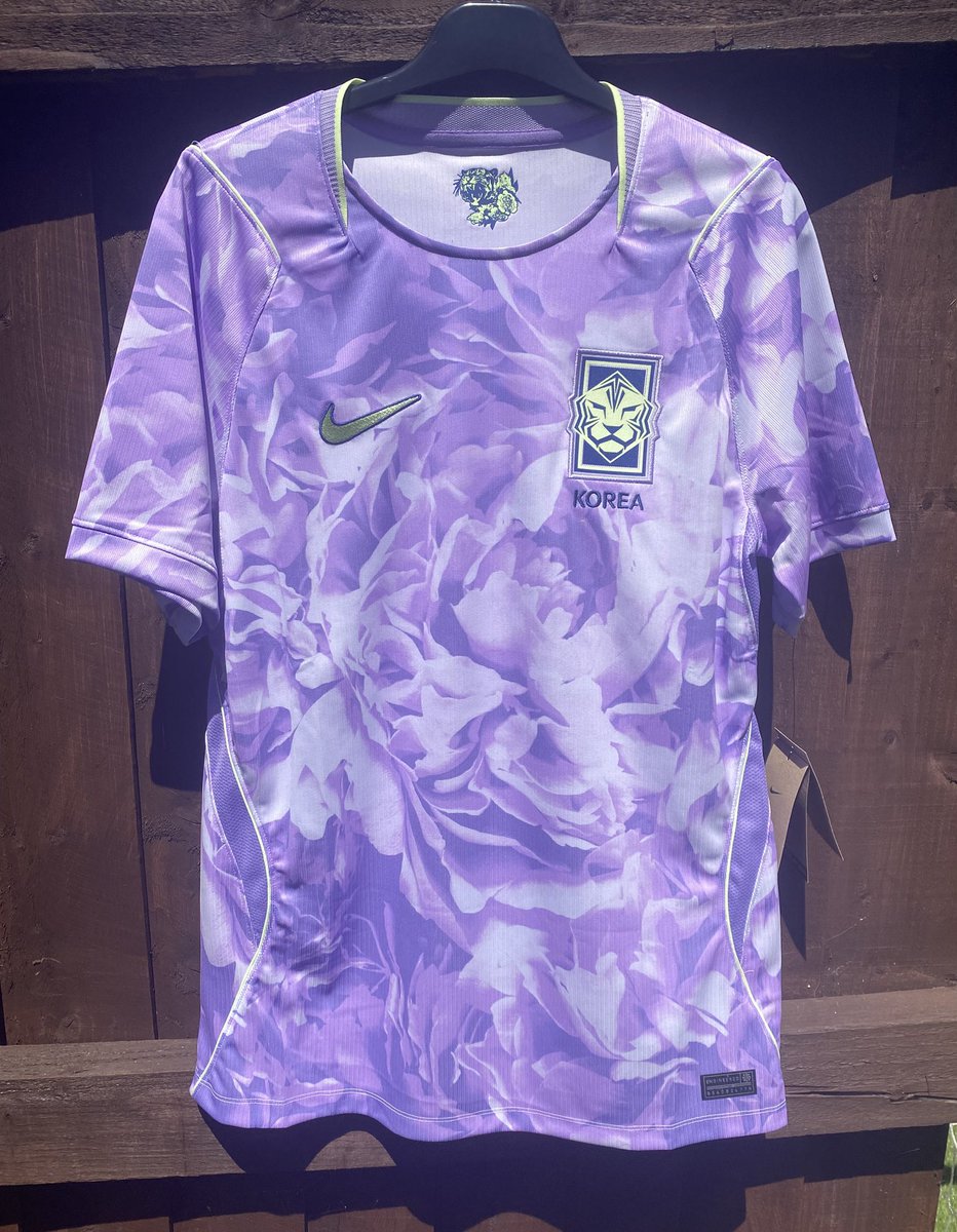 greasygringo666's tweet photo. South Korea away shirt deserved far more World Cup time https://t.co/o61oi2Uj0Q