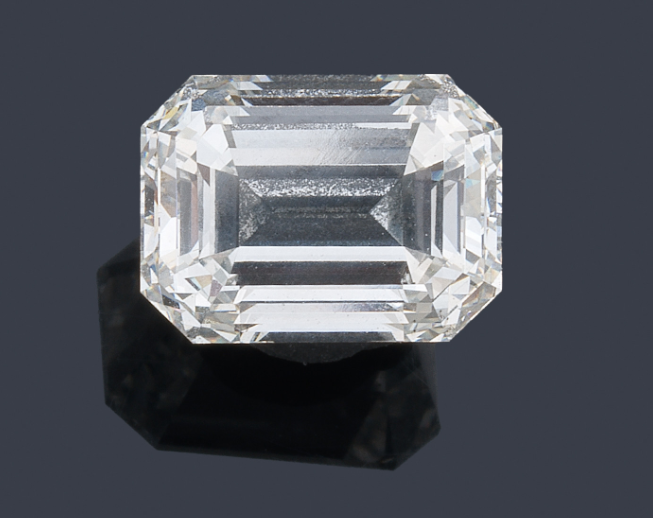 SUBASTASSEGRE's tweet photo. Este otro diamante con talla esmeralda de 4,01 ct., con certificado E.G.L. según el cual es color G y pureza VS2, se remata por 18.000 euros, el precio de la salida.
https://t.co/xKAqXeyzm7 https://t.co/hSoq0BMUkz