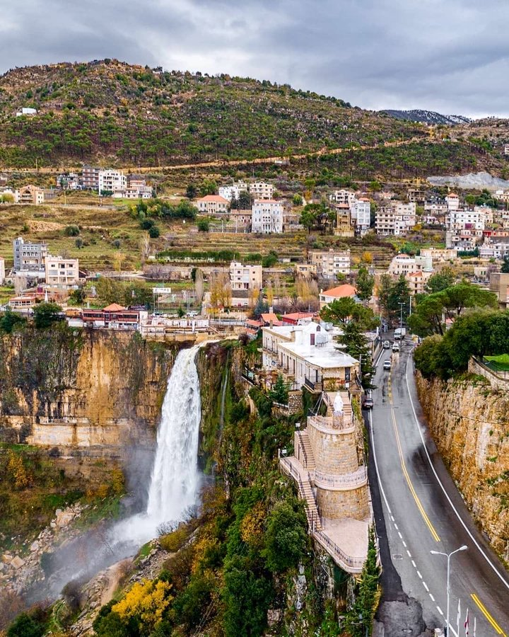 Bntmagrora's tweet photo. وديع الصافي بقول لبنان يا قطعة سما  و أنا بقول لبنان يا قطعة من قلبي ❤️ https://t.co/GWUmBl5TpP