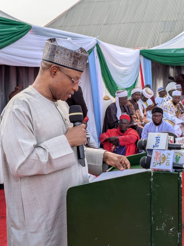 Abdool85's tweet photo. Kaduna Update: Governor Uba Sani Distributes Over ₦300M in Road Expansion Compensation

Kaduna Update: Governor Uba Sani has officially handed over compensation cheques totaling over
N300 million to residents impacted by the massive road expansion project in within Millenium City. 

Beneficiaries are drawn from several communities within Millennium City (Chikun LGA), including Danbushiya, Keke A, Keke B, Keke Makera, Keke Mai Jama'a, Sabon Gero, and Dan Honu 2.
This gesture is a vital milestone in the Governor's Rural and Semi-Urban Transformation Agenda. By settling claims for approximately 300 households across these areas, the administration is ensuring that infrastructure progress does not come at the expense of the people.

The move clears the way for accelerated construction, bringing better connectivity and vibrant economic activity directly to the heart of the Millennium City community.
The Governor was accompanied by Deputy Governor Dr. Hadiza Sabuwa Balarabe, Minister of Environment Balarabe Abbas Lawal, and other senior government officials.