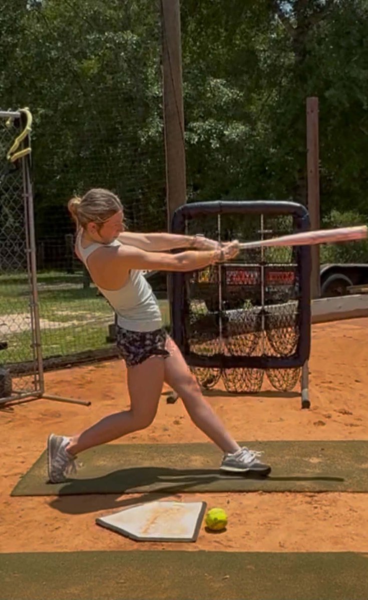 BBlocker062011's tweet photo. Got some swings in with Jake! Here’s some screenshots from videos! So proud of this swing! #Building consistency, one swing at a time. 💯#Keeping my eye on the ball and my mind on the goal. https://t.co/YfIkT64jJb