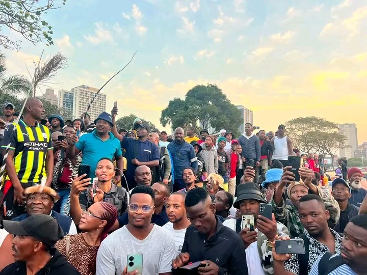 PhakelaMthakath's tweet photo. Do not vote for any political party that opposes the campaign to deport illegal foreign nationals. 🇿🇦🇿🇦❤️🇿🇦🇿🇦👏🏾🧎🏽 https://t.co/SiuYKa6n45