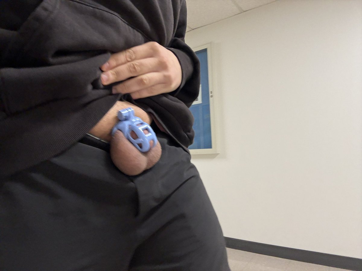 occagedboy's tweet photo. I walked around my building on campus like this! It was thrilling haha 
#chastity #locked #kink3d https://t.co/cBpyyO4WpY