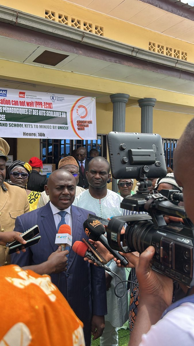 unicefcameroon's tweet photo. @EduCannotWait , and neither can the dreams of our youth! In partnership with MINJEC, @UNICEFCameroon handed over educational kits &amp; equipment to CMPJs in Yaoundé IV through @EduCannotWait. Investing in youth is investing in the future. 🇨🇲✨ #ForEveryChild https://t.co/8IyIRWAedH