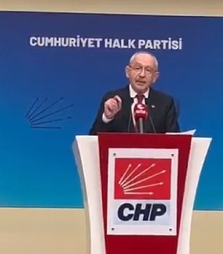HurriyetTim_'s tweet photo. Kılıçdaroğlu, CHP Genel Merkezi'ndeki basın salonunun tasarımını değiştirdi.

Salona 31 Mart 2024 Yerel Seçimleri'nden sonra yazılan "Türkiye'nin Birinci Partisi" ibaresi kaldırıldı.

Bakın bakalım KK başka neyden rahatsız olmuş ⬇️ https://t.co/EE2Xns4jkX