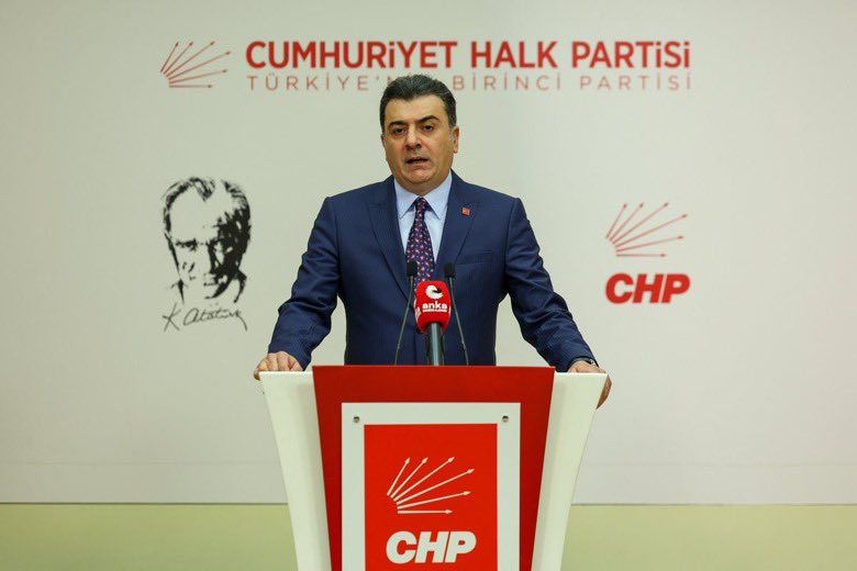 HurriyetTim_'s tweet photo. Kılıçdaroğlu, CHP Genel Merkezi'ndeki basın salonunun tasarımını değiştirdi.

Salona 31 Mart 2024 Yerel Seçimleri'nden sonra yazılan "Türkiye'nin Birinci Partisi" ibaresi kaldırıldı.

Bakın bakalım KK başka neyden rahatsız olmuş ⬇️ https://t.co/EE2Xns4jkX