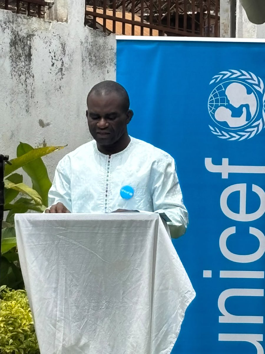 unicefcameroon's tweet photo. @EduCannotWait , and neither can the dreams of our youth! In partnership with MINJEC, @UNICEFCameroon handed over educational kits &amp; equipment to CMPJs in Yaoundé IV through @EduCannotWait. Investing in youth is investing in the future. 🇨🇲✨ #ForEveryChild https://t.co/8IyIRWAedH