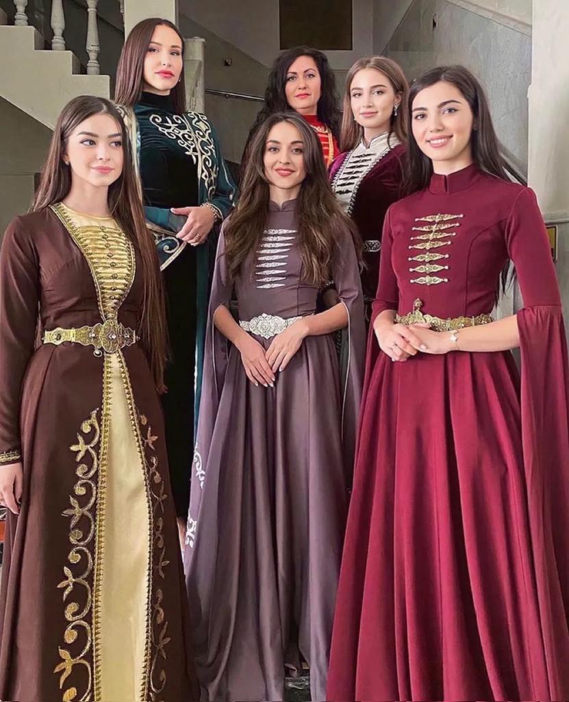 ArchVisionW's tweet photo. Circassians in traditional dresses ✨ https://t.co/NRblVao7Pv