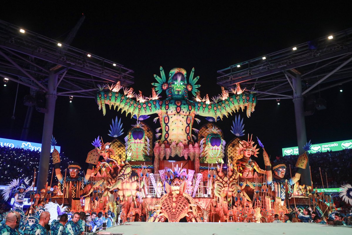alexandreiro's tweet photo. amo o fato de estarem arrotando soberba até os 45 do segundo tempo, falando em bicampeonato, festa da vitória em Manaus, etc. 

só não contavam com um Caprichoso gigante no meio do caminho. 

📸 Tiago Corrêa | Secom https://t.co/VGU6uQdg7r
