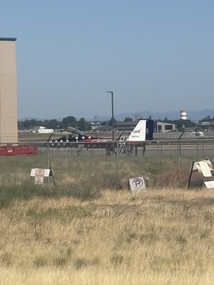 SpokaneSkyWatch's tweet photo. NASA F15 in a gorgeous livery here in Spokane https://t.co/1uDqZ2hnJ5