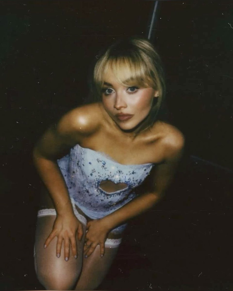 crybcits0ver's tweet photo. oh how i miss the era of the heart cutout dresses https://t.co/YN4acScN5q