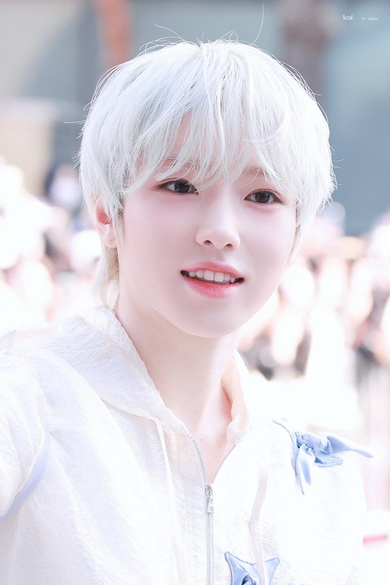 OeOd49's tweet photo. 이 날 정말 이물질 하나 없는 순수 1등급 우유같음 https://t.co/kK91aFQQCX