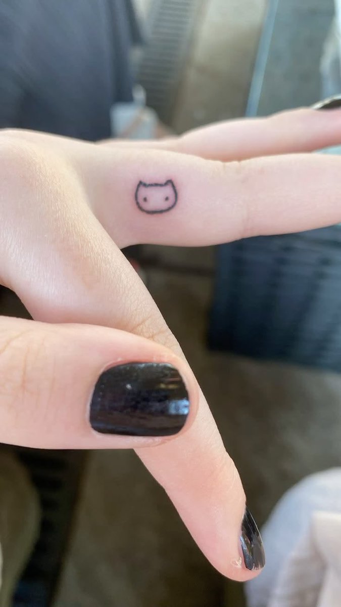 imnootwinter's tweet photo. How does pinterest see you?

♡ kpop idol
♡ tattoo
♡ nails
♡ outfit https://t.co/0RxvZkRWBh