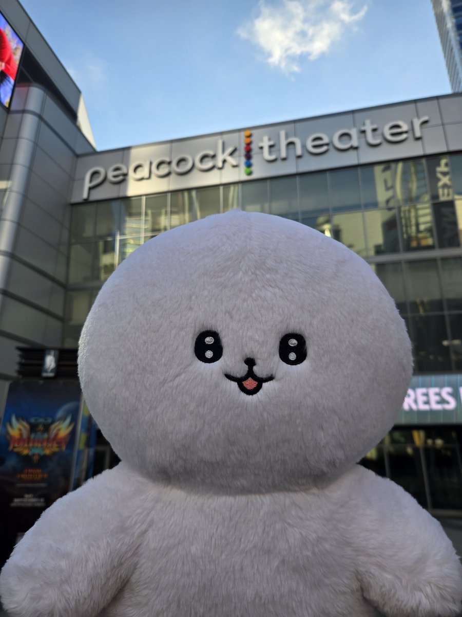 seihantai_x's tweet photo. 北米最大のアニメコンベンション「Anime Expo2026」参加のためロサンゼルスにやってきました🇺🇸

イエティは昨年に引き続き2年連続の渡米✈
今年は13話の先行上映会とトークパネルを実施🎤
写真はトークパネル会場のPeacock Theaterです📸

#正反対な君と僕 
#AnimeExpo2026 
#AX2026
@AnimeExpo
@Crunchyroll