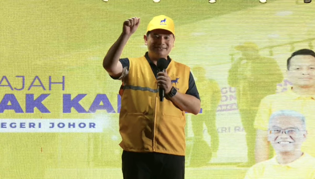 remysaiful's tweet photo. Speech @rafiziramli malam ni another level. Dari first pegang mic sampai habis, every point kena! Clear, sharp &amp; straight to the point. Serangan dia padu betul!Terus masuk Gear 5! BERSAMA ada peluang yg baik utk dpt seat kali di Johor. Orang Johor, give them a chance this time 🙏🏻 https://t.co/BoKfVM9LHr