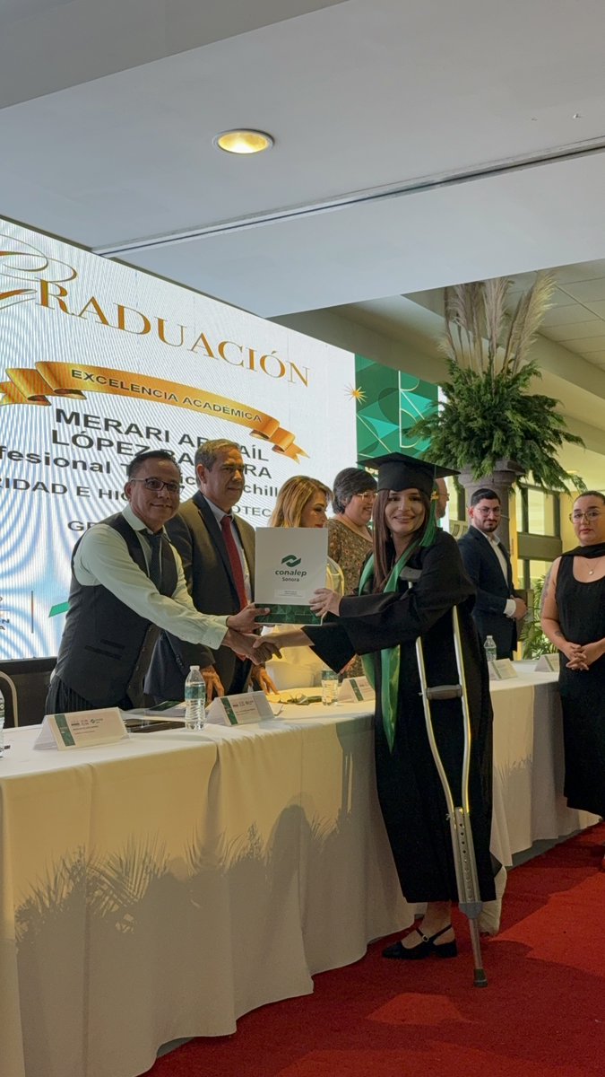conalep_sonora's tweet photo. Celebramos el cierre de una etapa y el comienzo de nuevos retos.🎓👩‍🎓🧑‍🎓👨‍🎓

Con gran orgullo acompañamos a las y los egresados de la generación 2023–2026 del Conalep Plantel Hermosillo III, quienes culminan su formación académica con esfuerzo, dedicación y compromiso. ✨ https://t.co/9dyTfWS0Y3