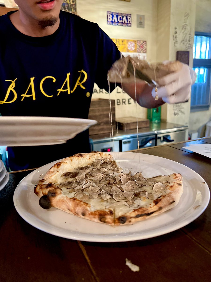 okinawa8cafe's tweet photo. BACAR OKINAWA

場所👉久茂地3-16-15
営業日👉火-土（定休日：日・月）
時間👉17:00-22:15
完全ご予約制の2部制

人生一度は行きたい❣️世界でも大人気すぎる有名店
バカールは、薪窯で焼き上げる本格ナポリピッツァが楽しめる最高のイタリアン🍕
デートや特別な日にも本当ピッタリ❣️是非行ってみてね😋 https://t.co/rRkHZgRlct