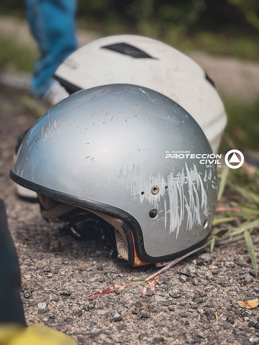 CMPCEM's tweet photo. Hace unos minutos atendimos a dos personas que sufrieron una caída en motoneta (Zaru). Ambos fueron valorados con lesiones leves.

Si te sientes cansado, distraído o no estás en condiciones de manejar, evita hacerlo y no pongas en riesgo tu seguridad ni la de los demás. https://t.co/zhZcvZOCJd