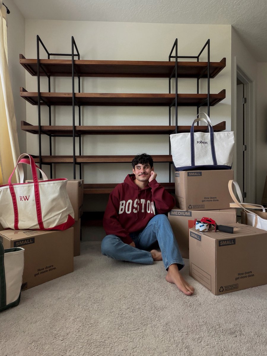 robbyreads's tweet photo. made a fun announcement on ig today

we’re moving to boston! ☺️ https://t.co/QSFdxochlv