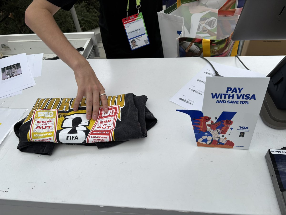 sofiスタジアム スペイン対オーストリア ヒューストンで、サポーターの