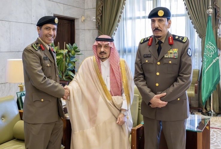 mazz2002's tweet photo. نبارك لسعادة العميد فهد بن منصور العصيمي مدير إدارة التحريات والبحث الجنائي بمنطقة الرياض ترقيته لرتبة عميد متمنين لسعادته دوام التوفيق والنجاح مع زملائه لخدمة هذا الوطن المعطى بالتوفيق ابا منصور ❤️🌹 https://t.co/zZo21vyClI