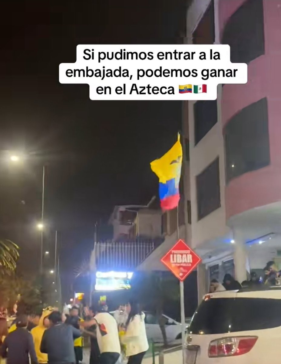 lirucesar's tweet photo. @liznjf @GarySmith998 @GlodeJo07 Este tipo de videos estuvo compartiendo la afición ecuatoriana https://t.co/8iAwYZhNWR