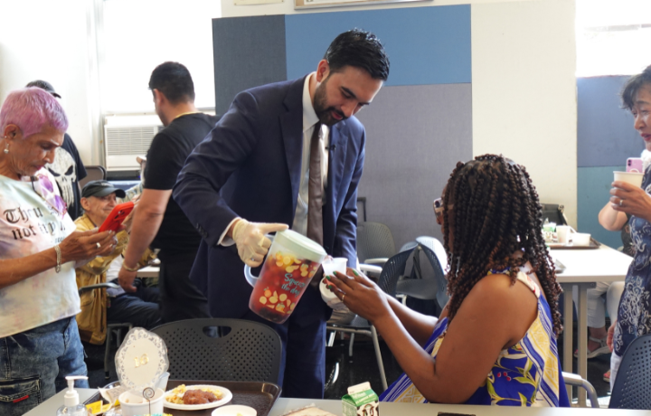 NYCAgingCommr's tweet photo. Commissioner Dr. Lisa Scott-McKenzie and Mayor Zohran Mamdani visited CBN Covello OAC to share heat safety tips and prepare a refreshing drink with older New Yorkers. ☀️ Staying hydrated is one of the simplest ways to stay safe during extreme heat. 💧 #NYCAging #BeatTheHeat https://t.co/5KUmMUr8aC