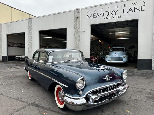Victoria86lz1's tweet photo. 1955 Oldsmobile 88 2 door sedan https://t.co/dBDHI70eig