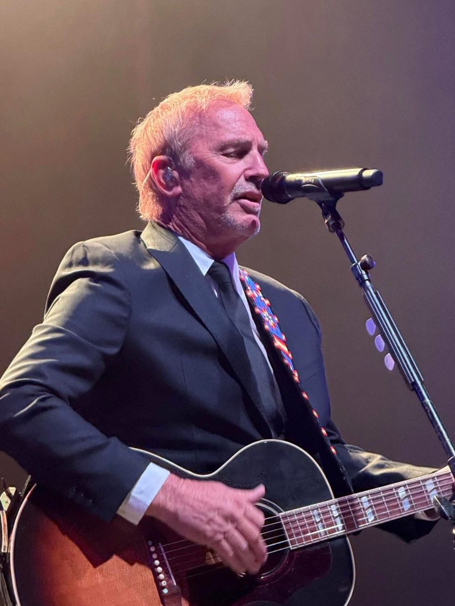 d_kevincostner's tweet photo. Through music, I don’t just create melodies I reveal my soul. Every note tells a story, every lyric carries a piece of my heart.🎵🎸🎼🎶 https://t.co/qrU5hvjTMR