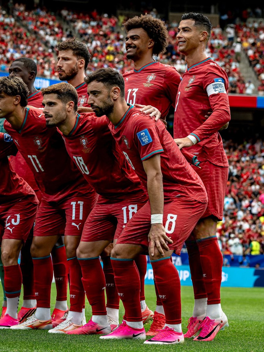 man_madridd's tweet photo. 🚨🚨🚨🚨
🇵🇹 تشكيلة البرتغال حسب توقعات صحيفة ابولا:
ديوغو كوستا
نونو مينديز ، روبين دياز ، ريناتو فيغا ، ديوغو دالوت
فيتينها ، برونو فيرنانديز ، جوار نيفيز
جواو فيليكس ، الاسطورة 🐐 ، بيدرو نيتو
⚠️ رأيكم فيها ؟؟؟؟
#البرتغال_كرواتيا
#SENBEL
#CristianoRonaldo https://t.co/GpyXeNXP84