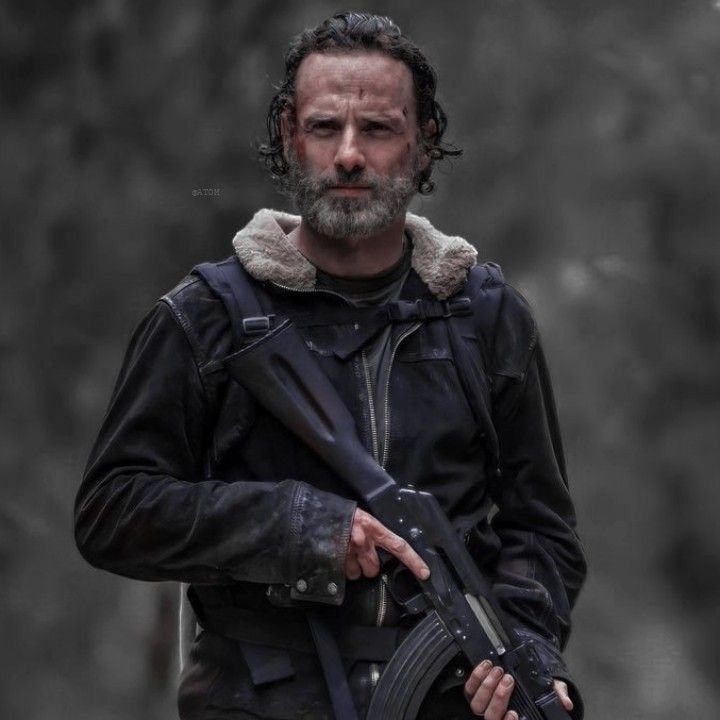 Clipsbaba21's tweet photo. Joel Miller.                 Or.                    Rick Grimes https://t.co/v90DUmKHE1