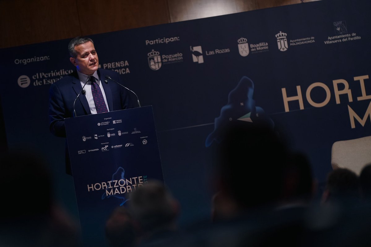 ComunidadMadrid's tweet photo. ✅ La Comunidad de Madrid destaca el papel estratégico de los municipios del oeste de la región como uno de sus principales motores económicos.

👉 El consejero @jorgerodrigodo ha clausurado el encuentro Horizonte Madrid Oeste.

+Info: https://t.co/MGUTPoZqtD https://t.co/05WWSJ3oCE